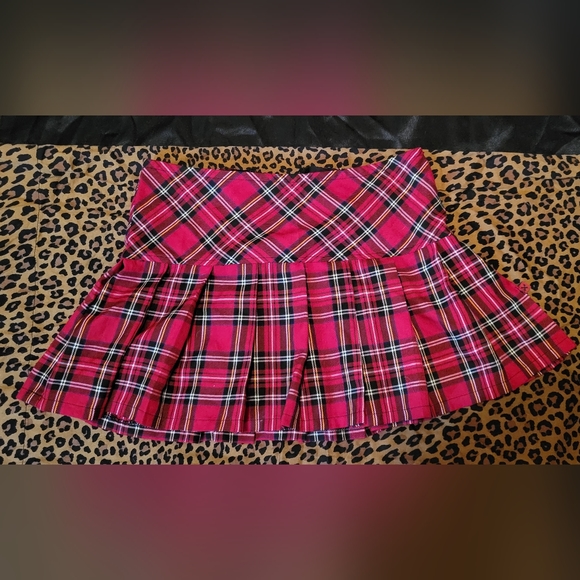 Royal Bones Red Plaid Pleated Skirt Size SMALL Daang Goodman NYC. - Picture 8 of 11